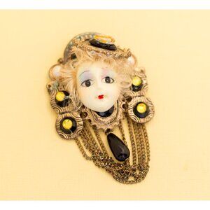 Vintage Gold Tone Doll Brooch i7